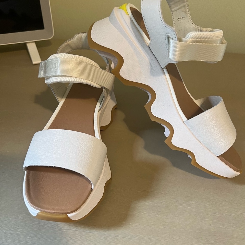 Sorel kinetic impact white sandals new never worn. 8.5 Velcro adjustable close